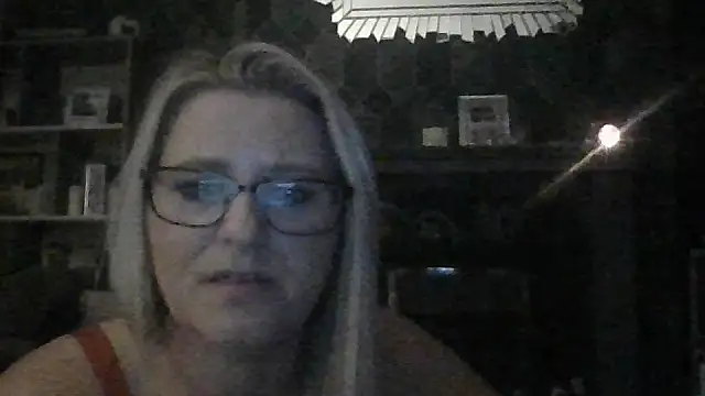 Snapshot of SweetXCandyX chatting on 10/26/25, 08:26 SweetXCandyX online show from 10/26/25, 08:26