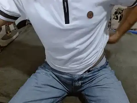 Snapshot of goten-770 chatting on 03/21/25, 09:01 goten-770 online show from 03/21/25, 09:01