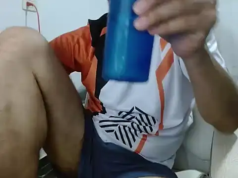 Snapshot of goten-770 chatting on 09/17/25, 07:37 goten-770 online show from 09/17/25, 07:37