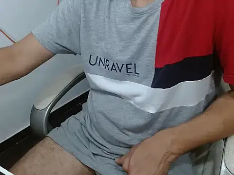 Snapshot of goten-770 chatting on 10/11/25, 04:01 goten-770 online show from 10/11/25, 04:01