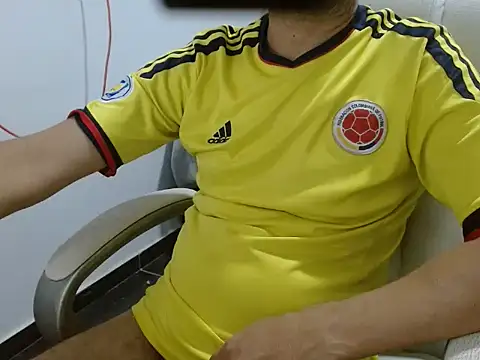 Snapshot of goten-770 chatting on 10/14/25, 07:14 goten-770 online show from 10/14/25, 07:14