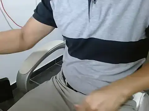 Snapshot of goten-770 chatting on 10/22/25, 06:51 goten-770 online show from 10/22/25, 06:51