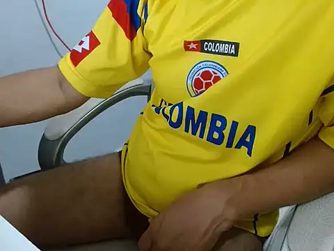 Snapshot of goten-770 chatting on 10/25/25, 06:21 goten-770 online show from 10/25/25, 06:21