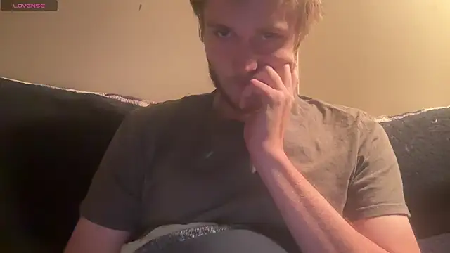 Snapshot of anomalies_ig chatting on 12/21/25, 04:52 anomalies ig online show from 12/21/25, 04:52