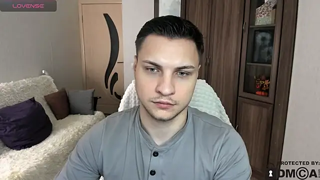 handsome guy01 online show from 10/31/25, 07:37