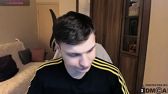 handsome guy01 online show from 11/10/25, 05:17