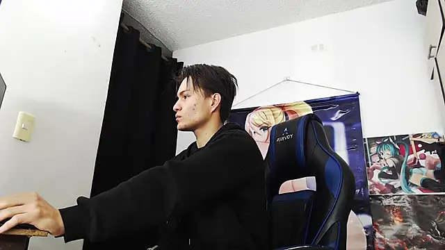 Snapshot of sr_jaeger chatting on 11/07/25, 12:49 sr jaeger online show from 11/07/25, 12:49