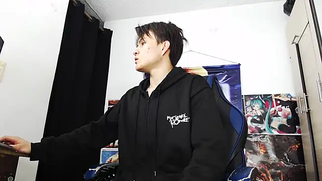 Snapshot of sr_jaeger chatting on 11/08/25, 12:38 sr jaeger online show from 11/08/25, 12:38