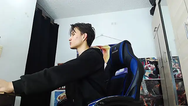 Snapshot of sr_jaeger chatting on 11/21/25, 01:43 sr jaeger online show from 11/21/25, 01:43