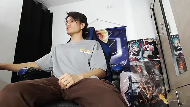 Snapshot of sr_jaeger chatting on 12/16/25, 01:05 sr jaeger online show from 12/16/25, 01:05