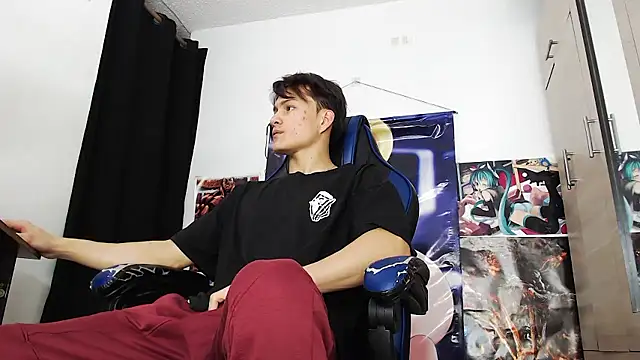 Snapshot of sr_jaeger chatting on 12/19/25, 01:40 sr jaeger online show from 12/19/25, 01:40