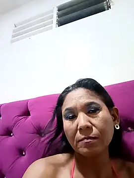 Snapshot of tiffany_Bitch chatting on 05/02/26, 12:37 tiffany Bitch online show from 05/02/26, 12:37