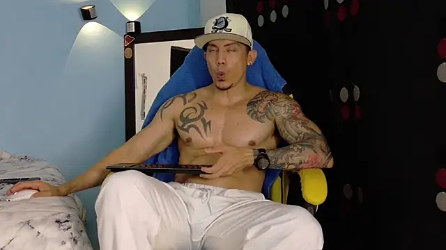 Snapshot of Alex_motta chatting on 03/10/26, 04:06 Alex motta online show from 03/10/26, 04:06