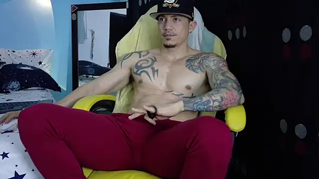 Snapshot of Alex_motta chatting on 03/31/26, 05:08 Alex motta online show from 03/31/26, 05:08