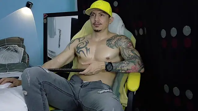 Snapshot of Alex_motta chatting on 04/12/26, 03:33 Alex motta online show from 04/12/26, 03:33