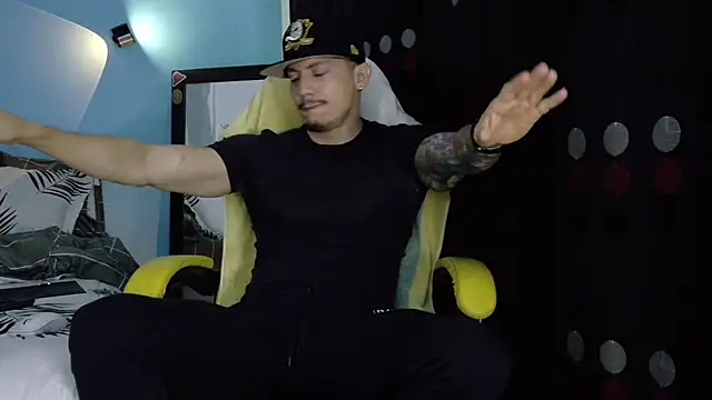 Snapshot of Alex_motta chatting on 04/20/26, 04:59 Alex motta online show from 04/20/26, 04:59