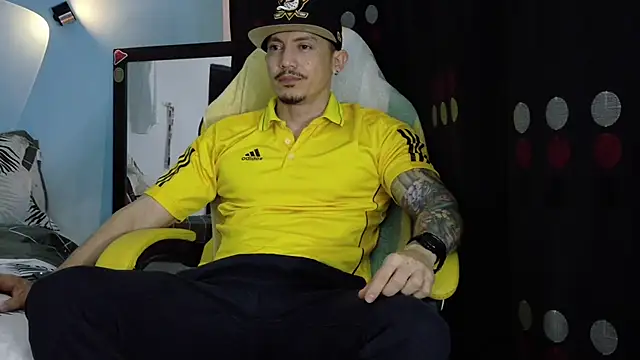 Snapshot of Alex_motta chatting on 04/22/26, 03:42 Alex motta online show from 04/22/26, 03:42