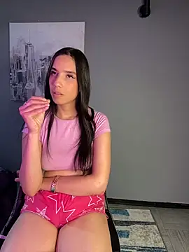 Snapshot of Praga_Pink chatting on 12/10/24, 01:32 Praga Pink online show from 12/10/24, 01:32