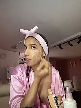 Snapshot of Praga_Pink chatting on 12/11/24, 01:37 Praga Pink online show from 12/11/24, 01:37