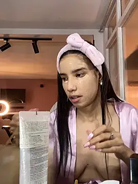 Snapshot of Praga_Pink chatting on 01/17/25, 01:36 Praga Pink online show from 01/17/25, 01:36