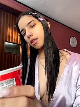 Snapshot of Praga_Pink chatting on 10/20/25, 11:32 Praga Pink online show from 10/20/25, 11:32