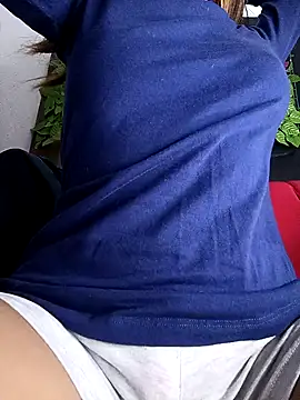 Snapshot of lianisrose chatting on 12/18/25, 01:00 lianisrose online show from 12/18/25, 01:00