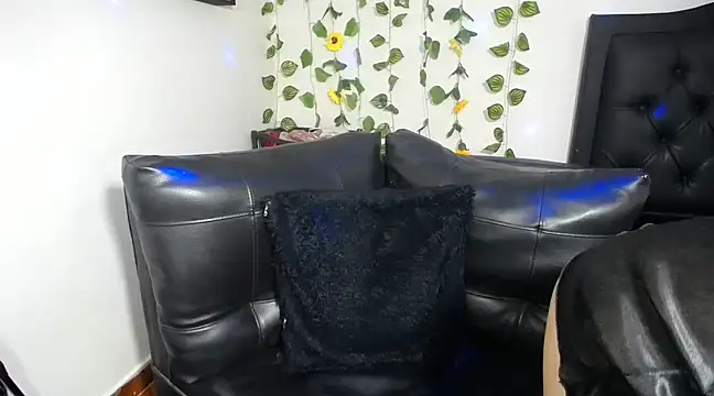 OLIVIAMISSY 02 online show from 03/05/25, 03:07