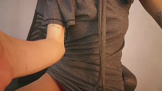 Snapshot of Aurora_ath chatting on 12/15/24, 12:38 Aurora ath online show from 12/15/24, 12:38