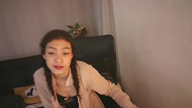 Snapshot of Aurora_ath chatting on 12/17/24, 07:07 Aurora ath online show from 12/17/24, 07:07