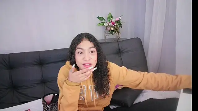 Snapshot of Aurora_ath chatting on 01/11/25, 05:10 Aurora ath online show from 01/11/25, 05:10