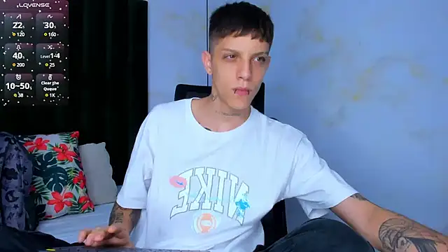 Snapshot of Adam_hard_ chatting on 02/03/25, 07:42 Adam hard  online show from 02/03/25, 07:42