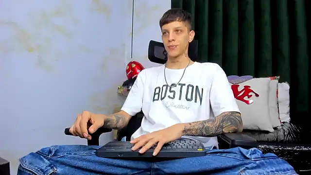 Snapshot of Adam_hard_ chatting on 02/14/25, 08:48 Adam hard  online show from 02/14/25, 08:48