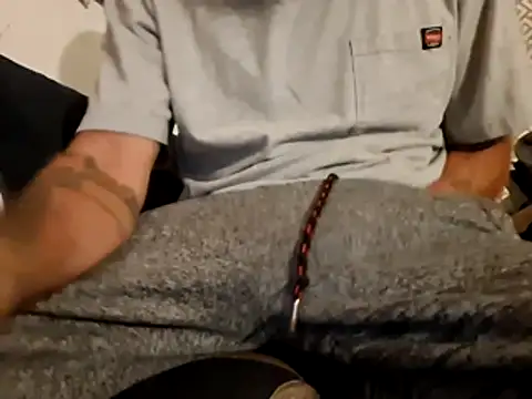 Snapshot of Cantufamily1979 chatting on 11/23/25, 12:16 Cantufamily1979 online show from 11/23/25, 12:16