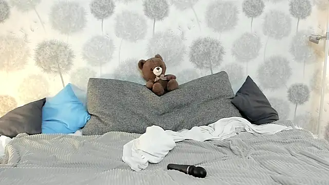 Snapshot of EngelFugler chatting on 01/13/25, 02:42 EngelFugler online show from 01/13/25, 02:42