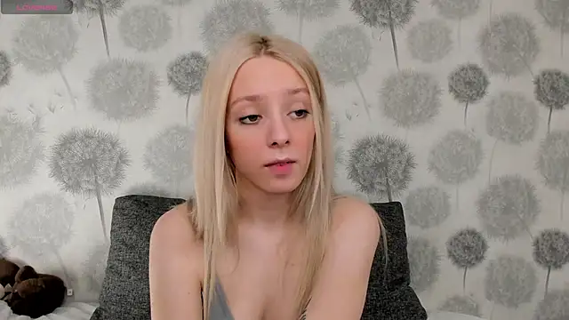 Snapshot of EngelFugler chatting on 02/18/25, 02:38 EngelFugler online show from 02/18/25, 02:38