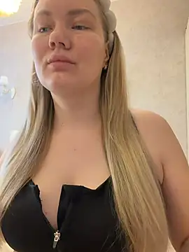 LianaCruz   online show from 02/04/26, 04:51