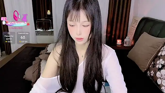Snapshot of -Wendy__ chatting on 07/24/26, 06:00 -Wendy online show from 07/24/26, 06:00