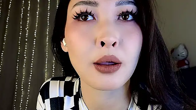 Snapshot of honey_yani chatting on 03/15/26, 12:38 honey yani online show from 03/15/26, 12:38