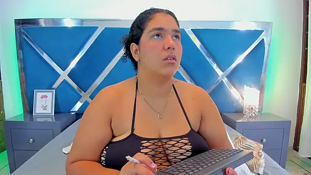 Tiffanymiller00 online show from 10/27/25, 12:42