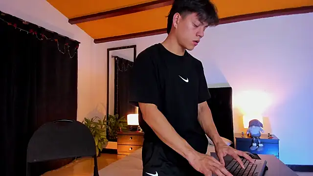 Valentino  X online show from 01/05/25, 02:49