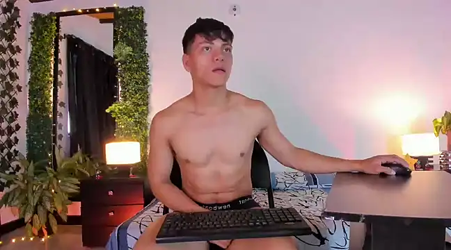 Valentino  X online show from 02/28/25, 12:09