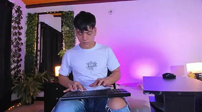 Valentino  X online show from 03/03/25, 02:37