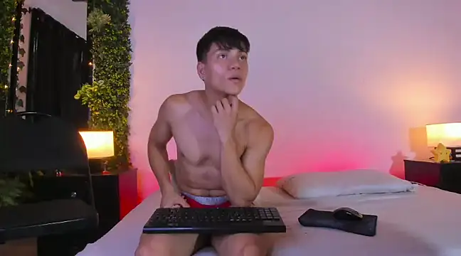 Valentino  X online show from 03/04/25, 04:30