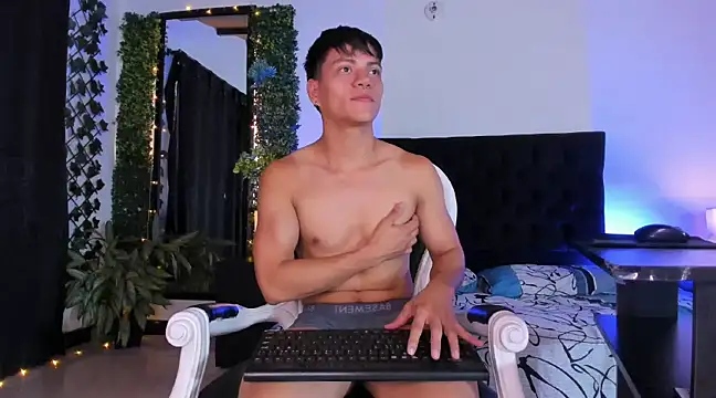 Valentino  X online show from 03/11/25, 02:51