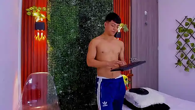 Valentino  X online show from 09/23/25, 01:14