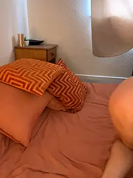 Snapshot of SweetSolez chatting on 09/18/25, 12:07 SweetSolez online show from 09/18/25, 12:07