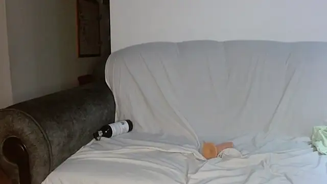 Vanessa Aniston online show from 10/29/25, 11:12