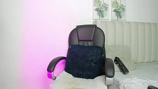 Snapshot of Kala_Alia chatting on 09/19/25, 01:40 Kala Alia online show from 09/19/25, 01:40