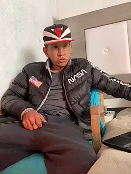 Snapshot of oiram27 chatting on 02/21/25, 09:22 oiram27 online show from 02/21/25, 09:22