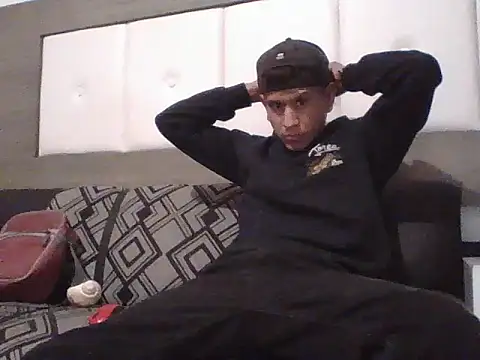 Snapshot of oiram27 chatting on 11/15/25, 09:17 oiram27 online show from 11/15/25, 09:17